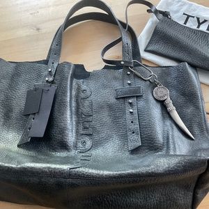 TYLIE MALIBU LARGE TOTE / ONE OF US /
